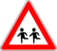 Verkehrszeichen spielende Kinder