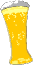 Glas Bier mit Schaumkrone leicht schräg stehend