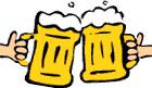 2 Bierkrüge werden zusammengestoßen