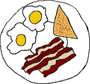 2 Spiegeleier, Speck und Toast auf weißem Teller angerichtet