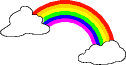 voller Regenbogen zwischen 2 weißen Wolken