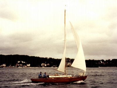 Das Segelboot ODIN gerefft bei viel Wind