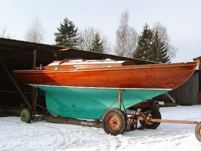 Das Segelboot meiner Eltern an Land am Bodensee